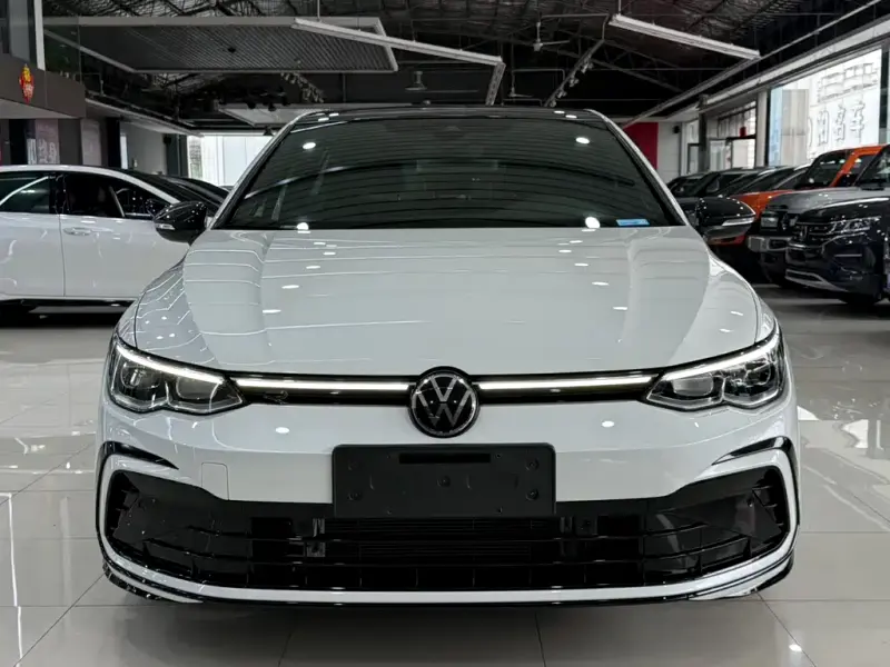 Volkswagen Golf, 2022