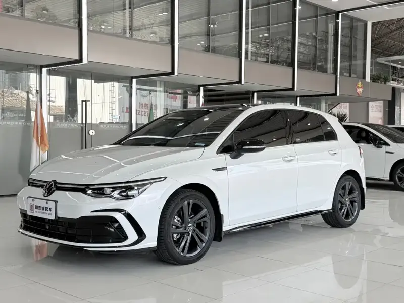 Volkswagen Golf, 2023