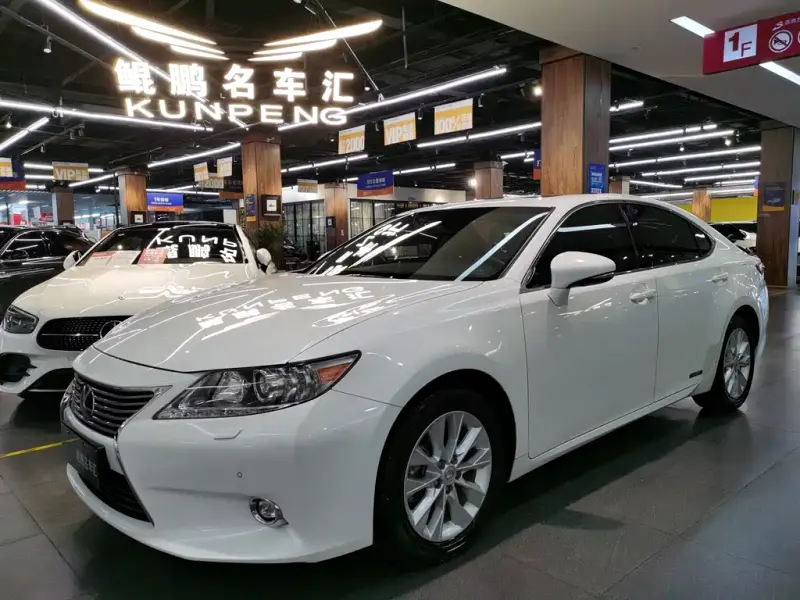Lexus ES, 2015