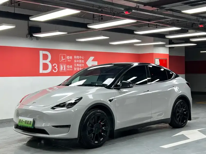Tesla Model Y, 2022