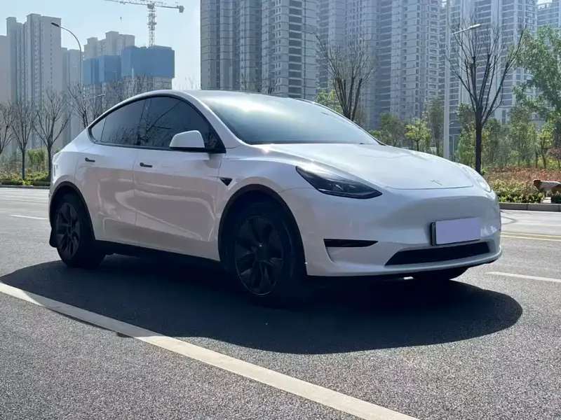 Tesla Model Y, 2024