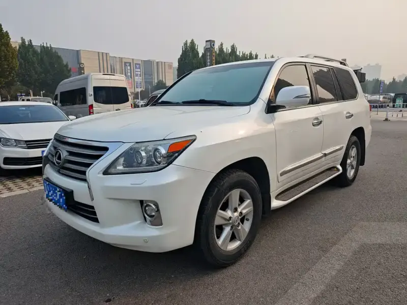 Lexus LX, 2015
