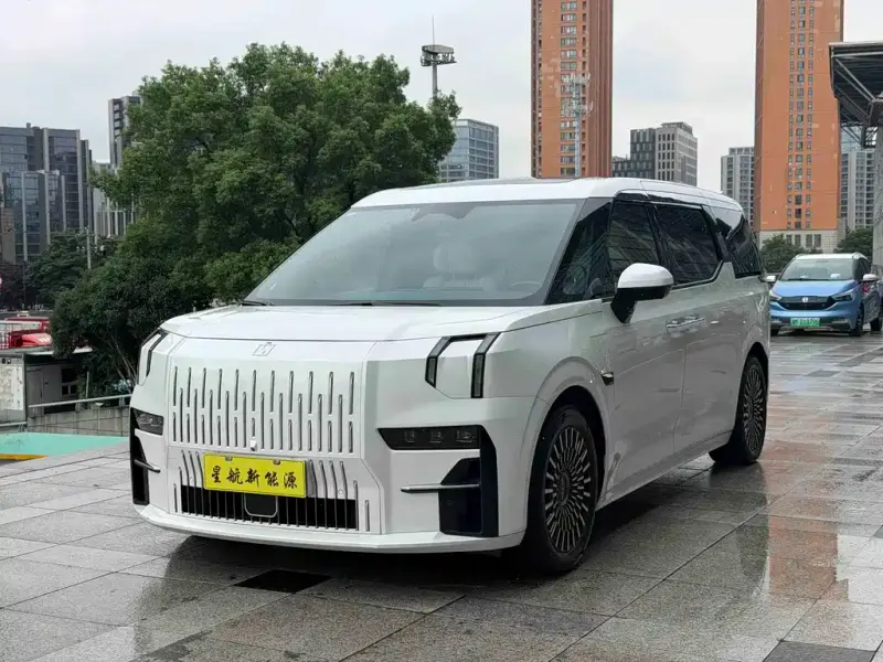 Zeekr 009, 2023