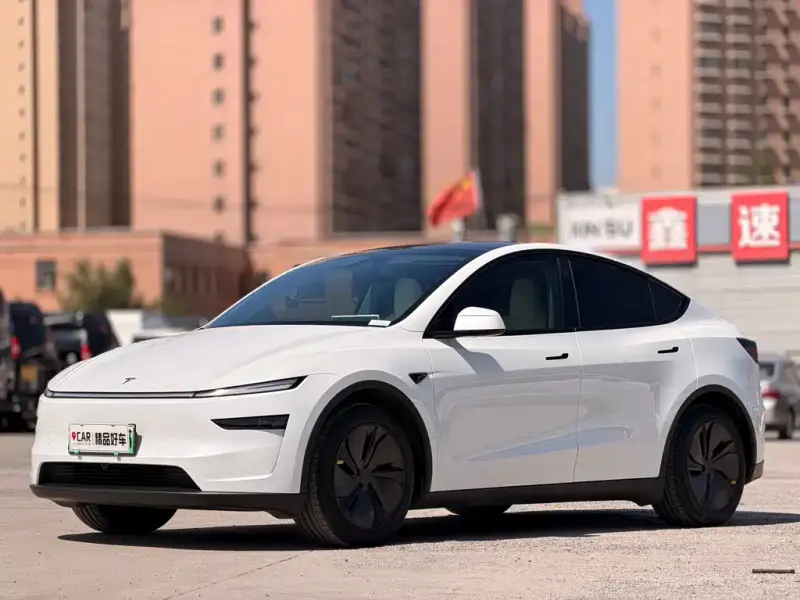 Tesla Model Y, 2025