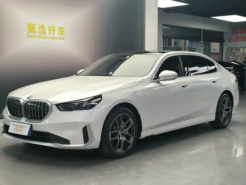 BMW 5 Series, 2025