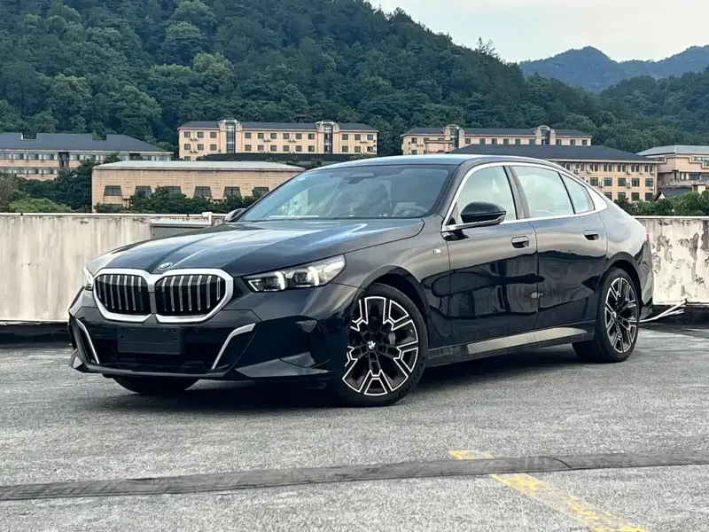 BMW 5 Series, 2025