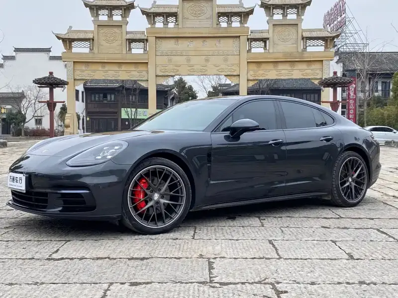 Porsche Panamera, 2018