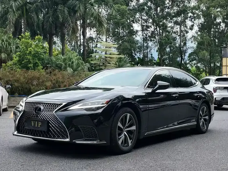 Lexus LS, 2022