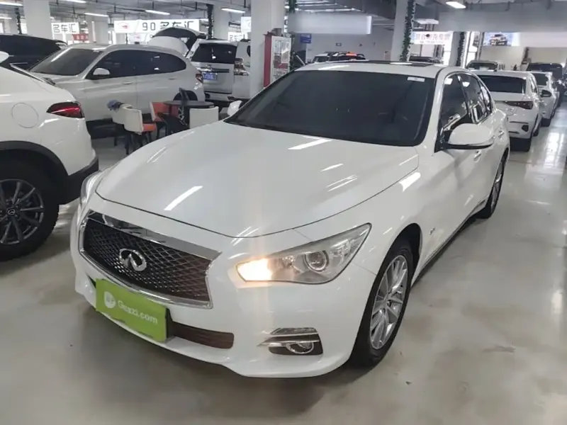 Infiniti Q50L, 2015