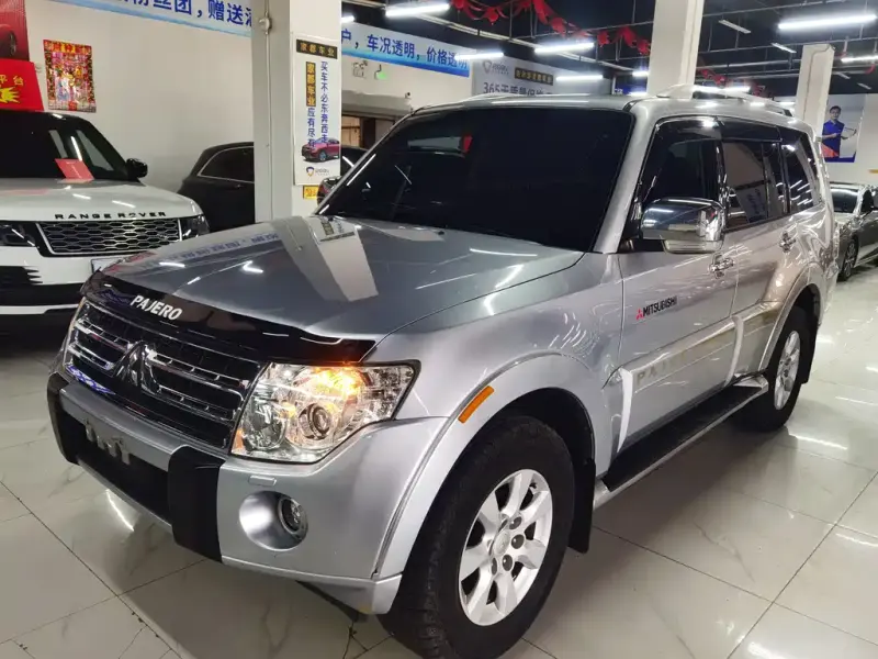 Mitsubishi Pajero (Import), 2011