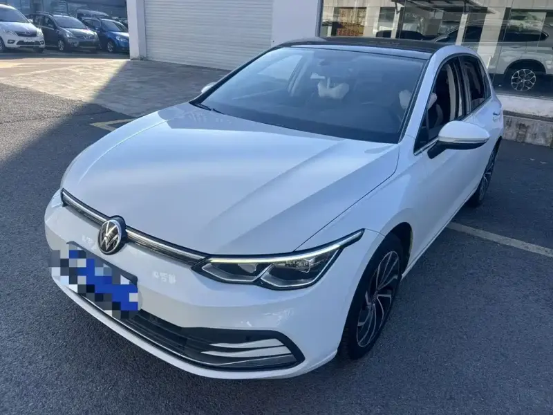 Volkswagen Golf, 2022