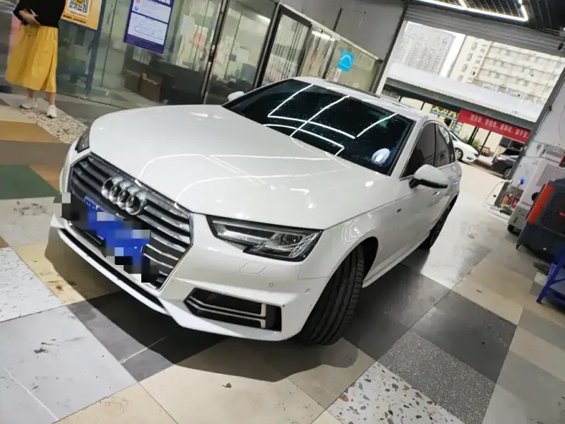 Audi A4L, 2018