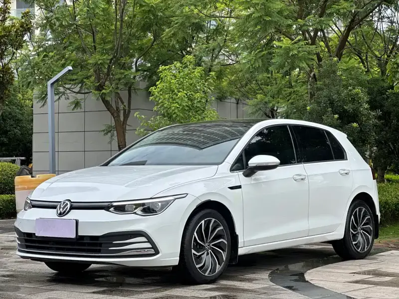 Volkswagen Golf, 2025