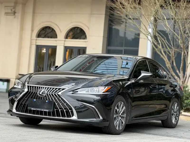 Lexus ES, 2024