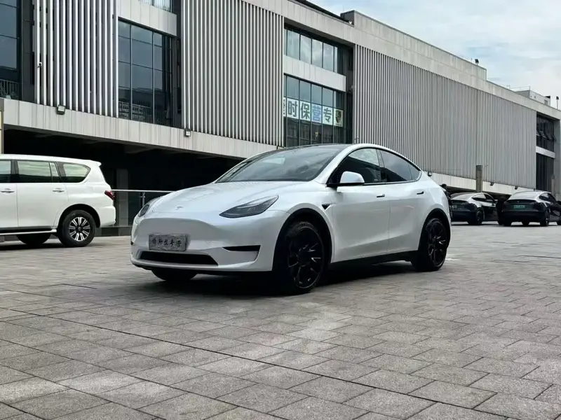 Tesla Model Y, 2023
