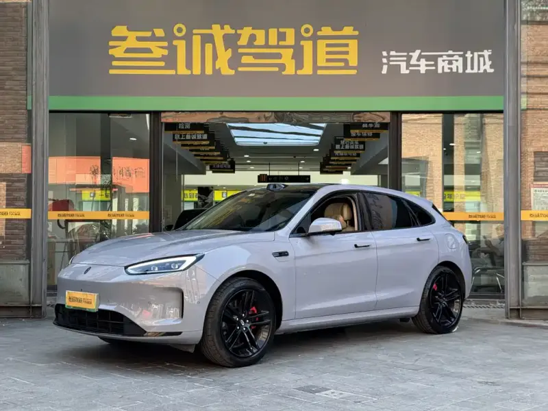 AITO M5, 2025