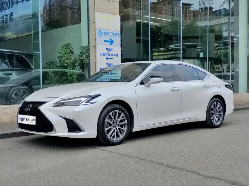 Lexus ES, 2025