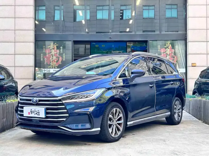 BYD MAX, 2020