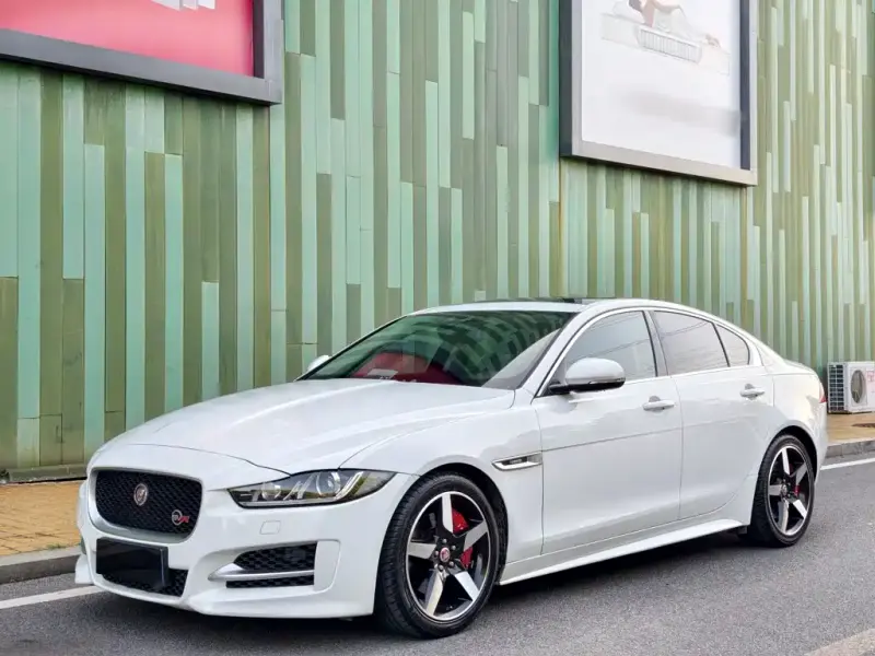 Jaguar XE, 2016