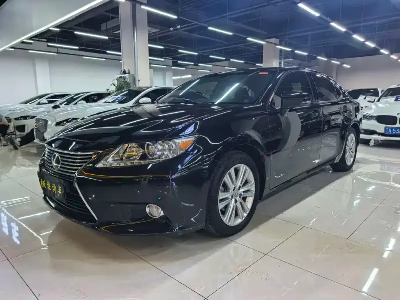 Lexus ES, 2014