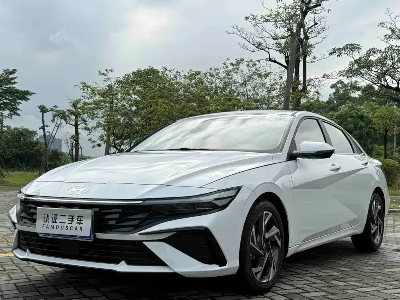 Hyundai Elantra, 2025
