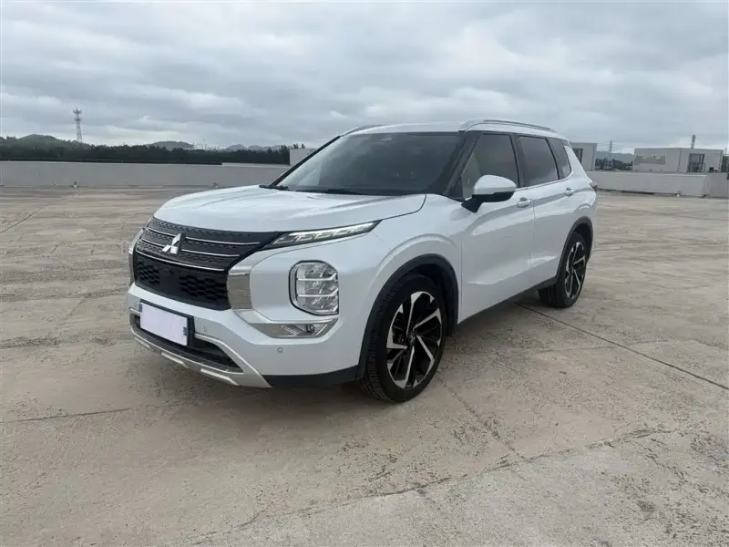 Mitsubishi Outlander, 2023