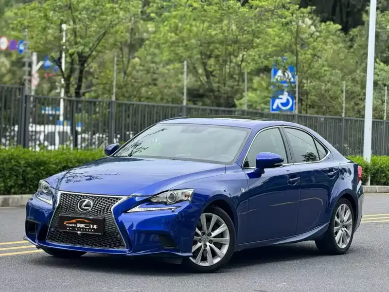 Lexus IS, 2016