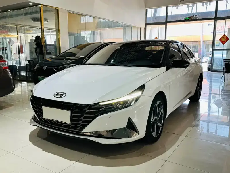 Hyundai Elantra, 2022