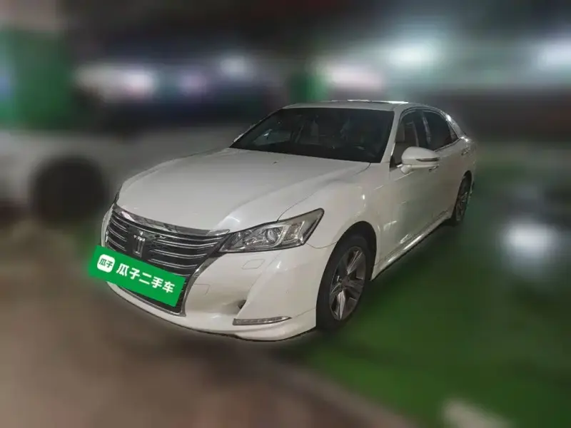 Toyota Crown, 2015