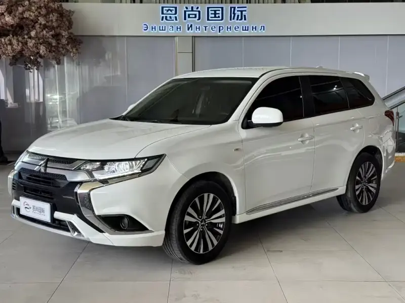 Mitsubishi Outlander, 2022