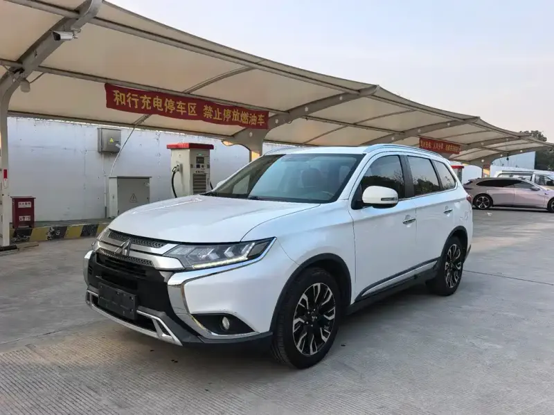 Mitsubishi Outlander, 2020
