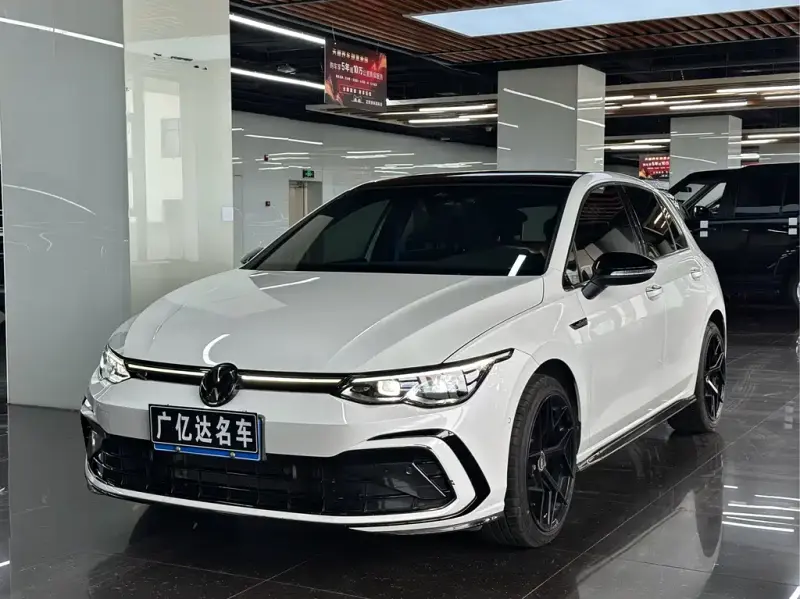 Volkswagen Golf, 2024