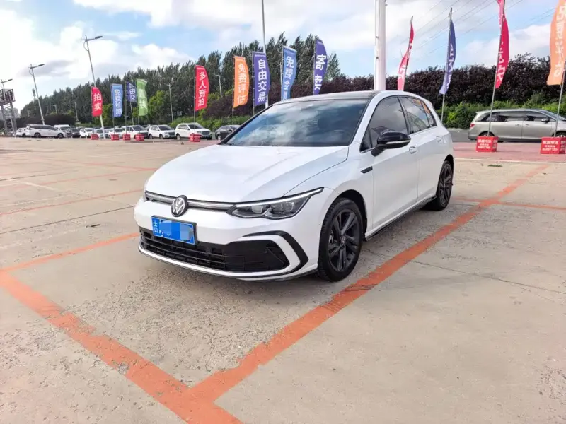 Volkswagen Golf, 2022