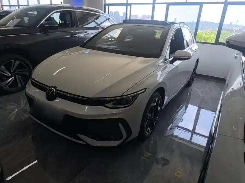 Volkswagen Golf, 2025