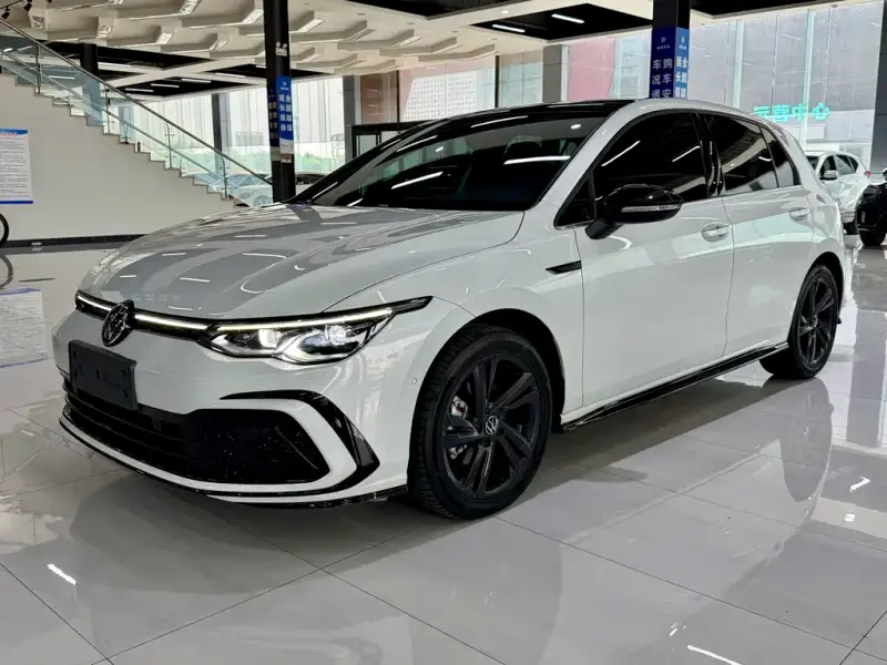 Volkswagen Golf, 2023