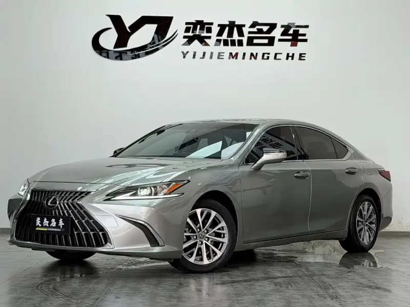 Lexus ES, 2022