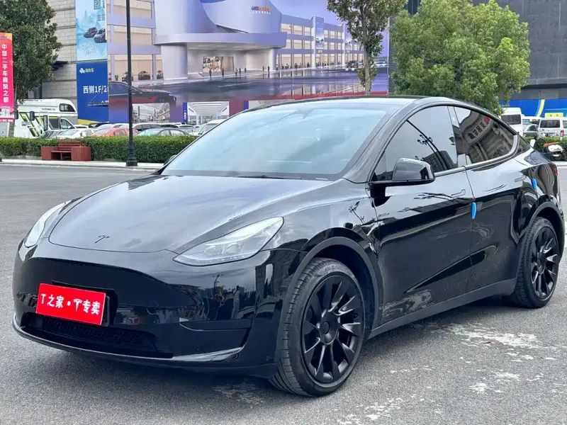 Tesla Model Y, 2023