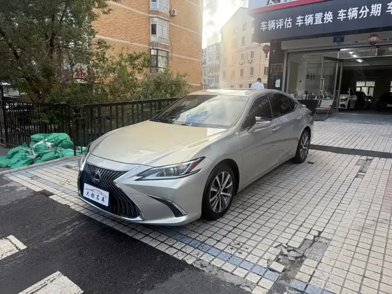 Lexus ES, 2019