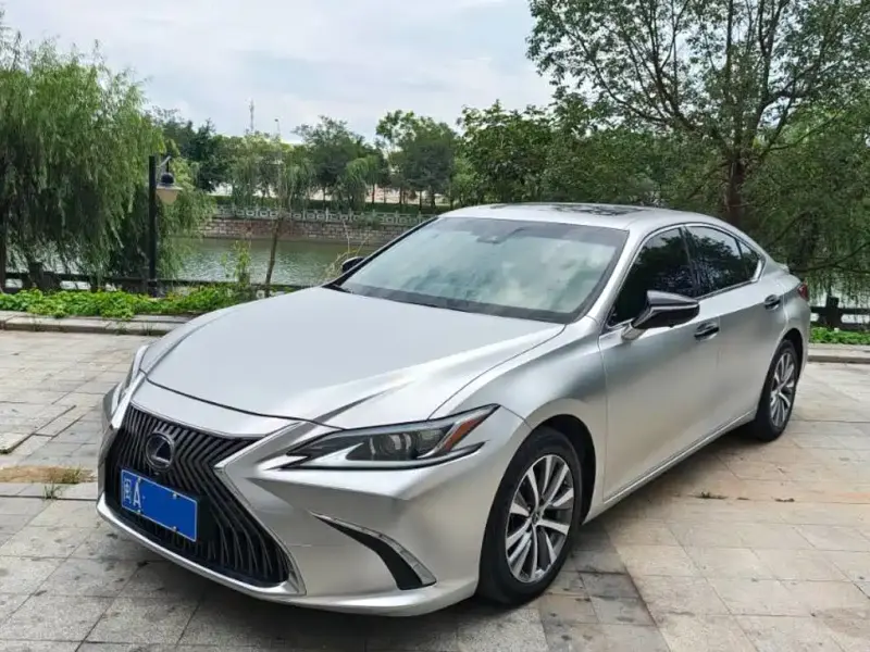 Lexus ES, 2020