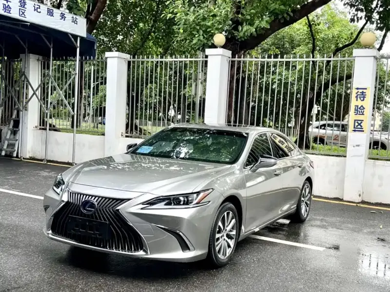 Lexus ES, 2021