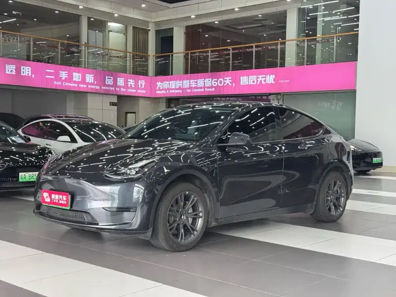 Tesla Model Y, 2025