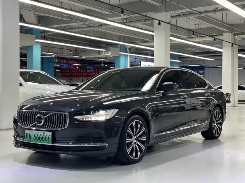 Volvo S90 PHEV, 2022