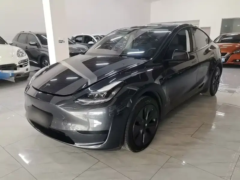 Tesla Model Y, 2024