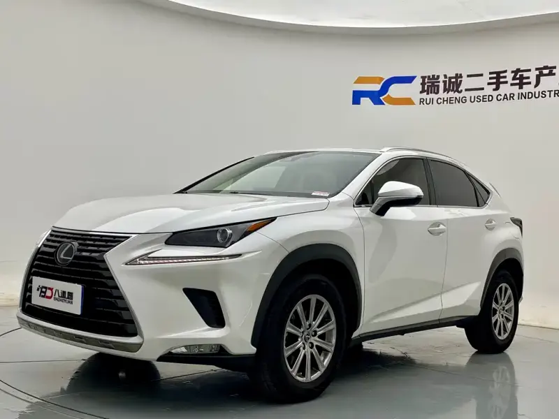 Lexus NX, 2021