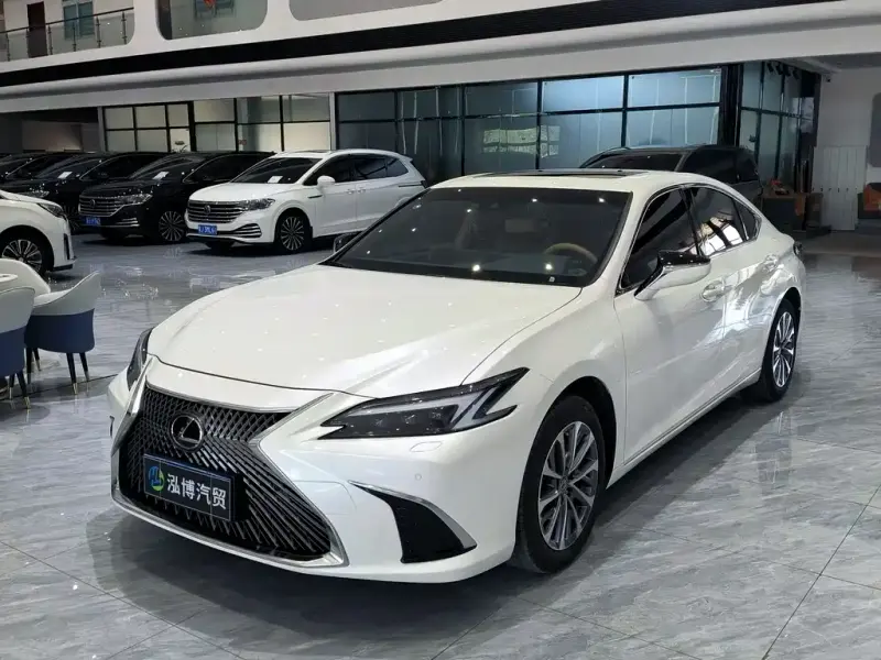 Lexus ES, 2025