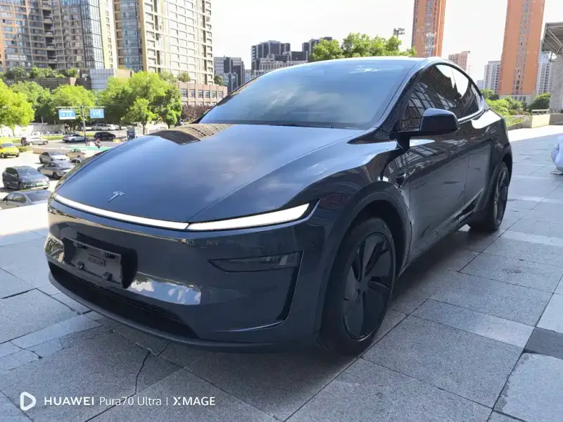 Tesla Model Y, 2025