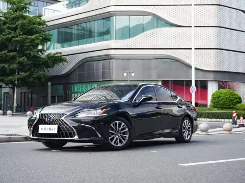 Lexus ES, 2022