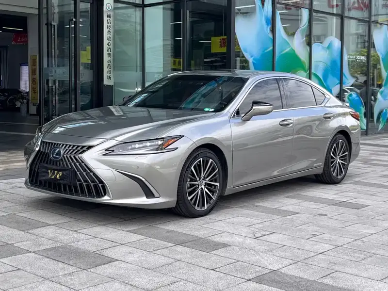 Lexus ES, 2022