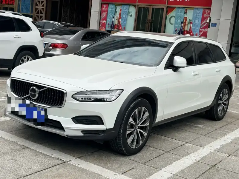 Volvo V90, 2025