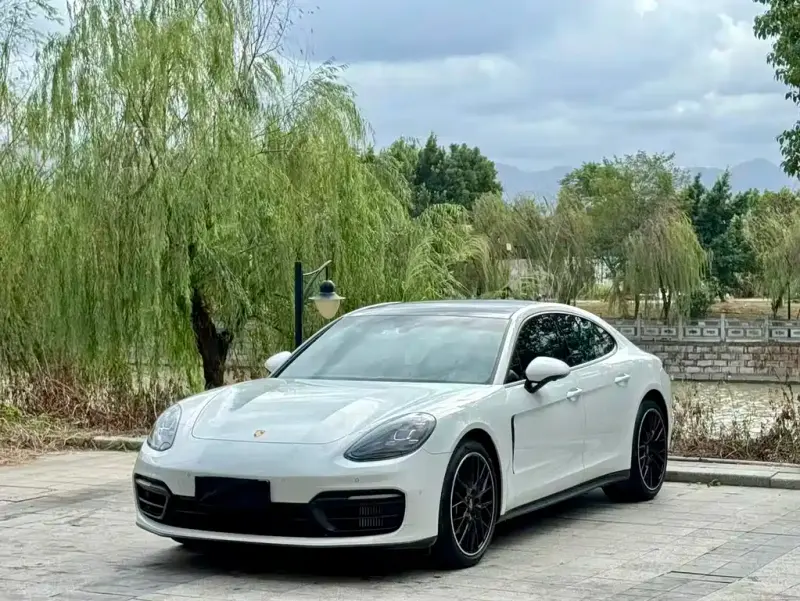 Porsche Panamera, 2023